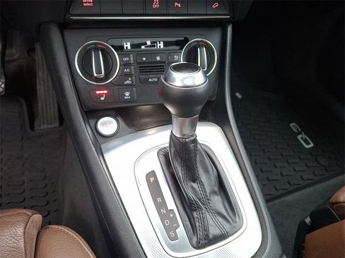 Used 2018 Audi Q3 2.0T Premium Plus w/ Premium Plus Package image 16