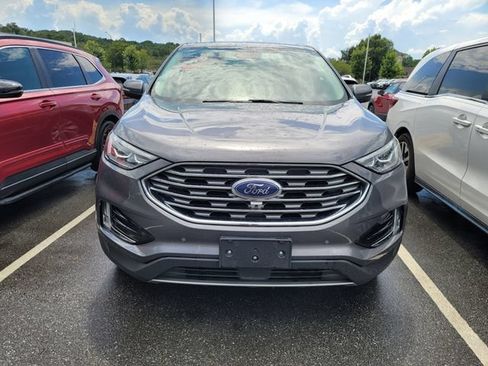 Used 2022 Ford Edge Titanium w/ Equipment Group 301A AWD/4WD image 2