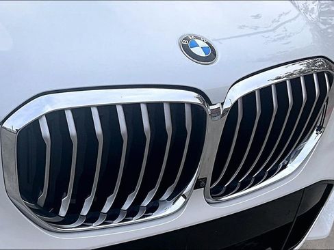 Used 2022 BMW X5 sDrive40i w/ M Sport Package RWD image 37