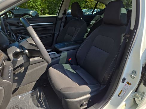 Used 2023 Nissan Altima 2.5 SV w/ SV Premium Package image 12