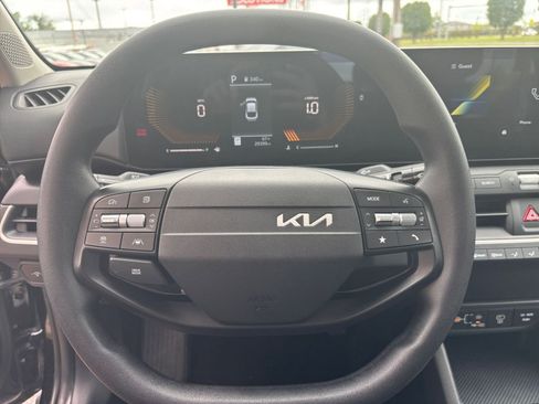 Used 2025 Kia K4 LXS image 27