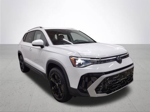 New 2025 Volkswagen Taos SEL image 4