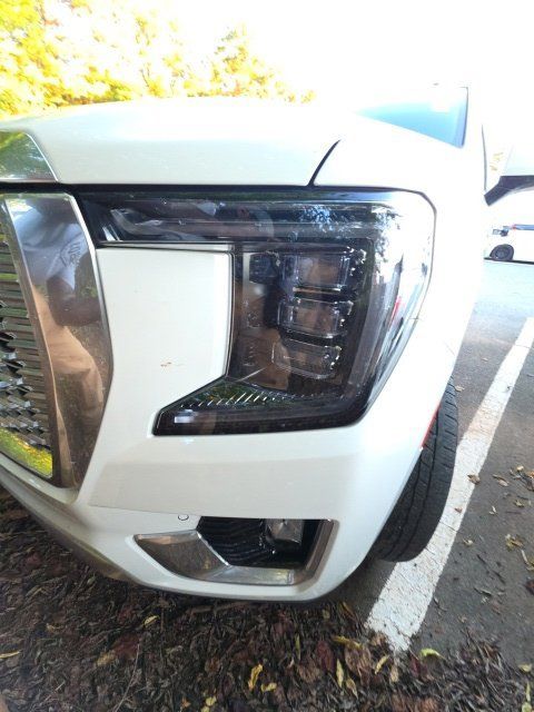 Used 2024 GMC Yukon Denali AWD/4WD image 2