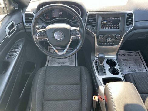Used 2021 Jeep Grand Cherokee Laredo AWD/4WD image 22