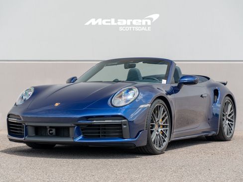 Used 2022 Porsche 911 Cabriolet AWD/4WD image 3