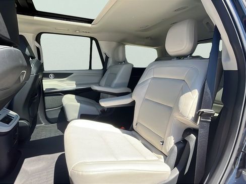 Used 2025 Lincoln Navigator Reserve AWD/4WD image 17