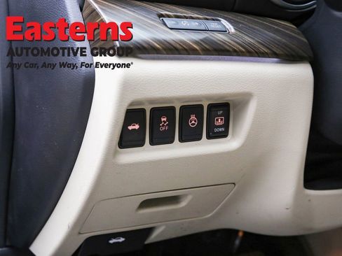 Used 2016 Nissan Maxima Platinum w/ Interior Lighting Package FWD image 24