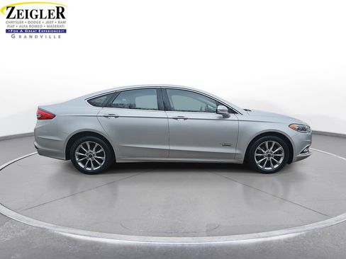 Used 2017 Ford Fusion Energi SE image 4