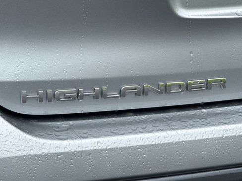 Used 2022 Toyota Highlander Limited FWD image 18