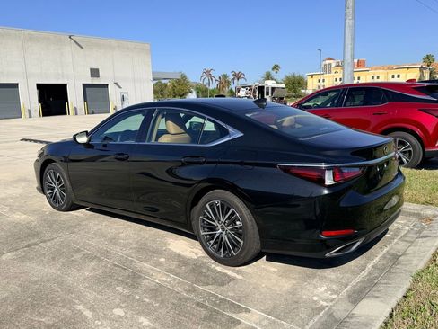 Used 2025 Lexus ES 350 w/ Premium Package image 2