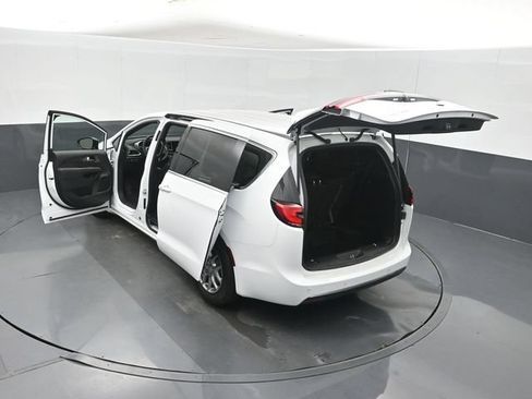 Used 2026 Chrysler Pacifica Select FWD image 58