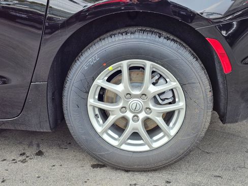 New 2026 Chrysler Pacifica Select FWD image 10