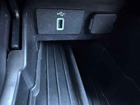 Used 2019 Ford Explorer XLT w/ Equipment Group 201A image 13