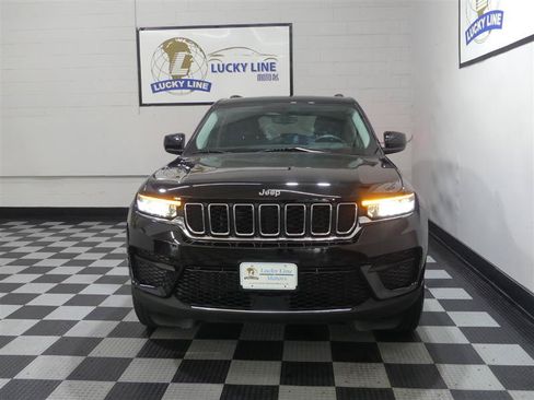 Used 2023 Jeep Grand Cherokee Laredo w/ Luxury Tech Group I AWD/4WD image 2