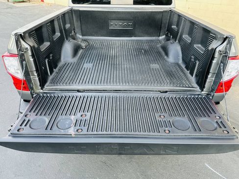 Used 2019 Nissan Titan SV AWD/4WD image 11