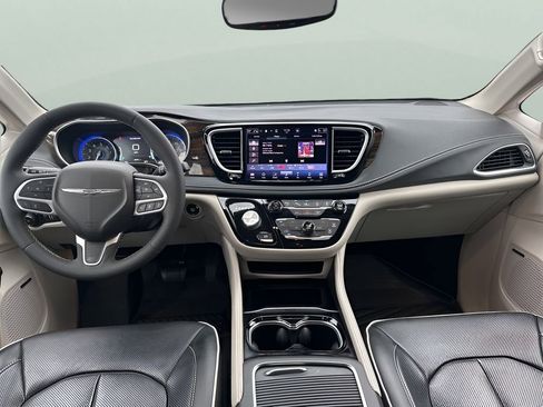 Used 2022 Chrysler Pacifica Limited image 14