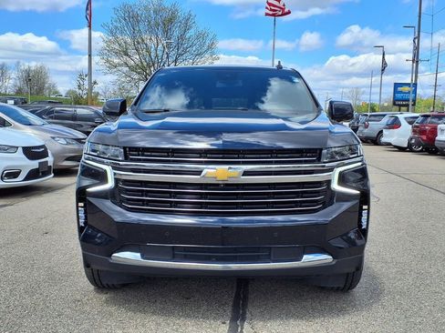 Used 2023 Chevrolet Suburban LT w/ LT Signature Package AWD/4WD image 2