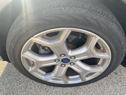 Used 2019 Ford Escape Titanium image 9