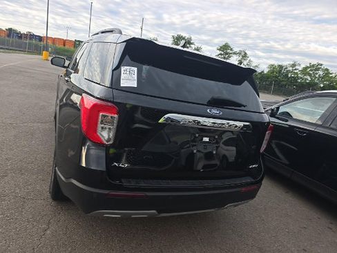 Used 2023 Ford Explorer XLT w/ Equipment Group 202A AWD/4WD image 4