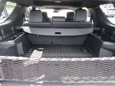Used 2025 Toyota 4Runner Platinum AWD/4WD image 35