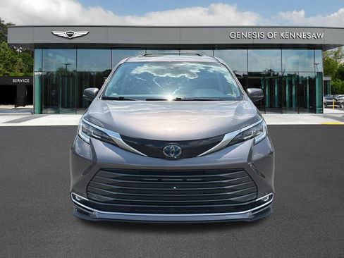 Used 2022 Toyota Sienna Limited AWD/4WD image 2
