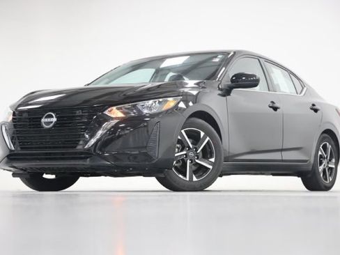 Used 2025 Nissan Sentra SV FWD image 4