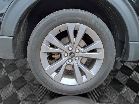 Used 2022 Ford Explorer XLT w/ Equipment Group 202A image 7