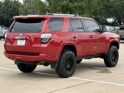 Used 2022 Toyota 4Runner SR5 AWD/4WD image 4