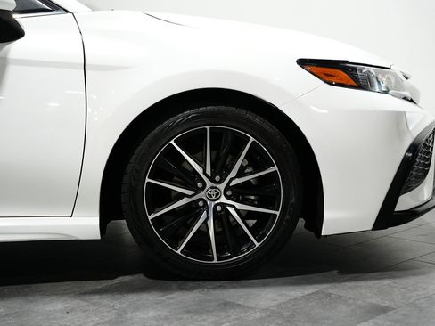 Used 2023 Toyota Camry SE w/ Audio Upgrade Package image 5