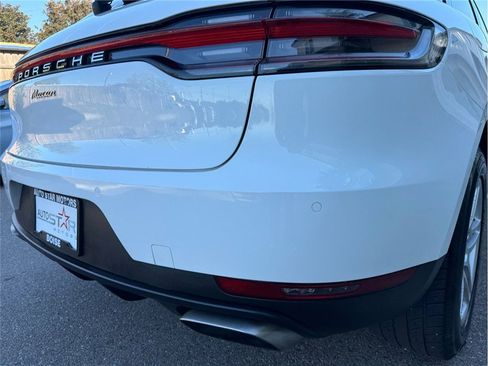 Used 2021 Porsche Macan w/ Premium Package Plus AWD/4WD image 38