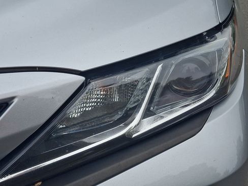 Used 2019 Toyota Camry SE FWD image 10