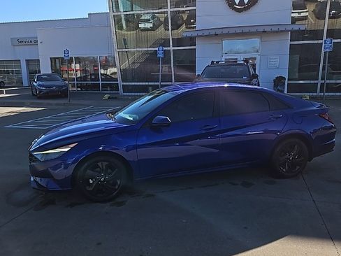 Used 2023 Hyundai Elantra SEL image 8