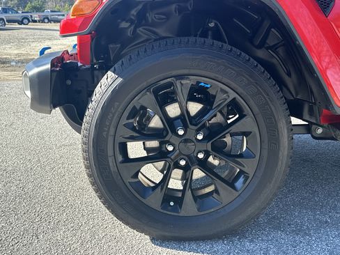 Used 2023 Jeep Wrangler Sahara w/ Cold Weather Group image 11