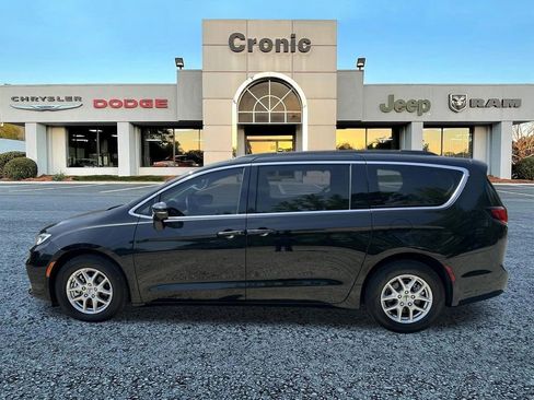 Used 2022 Chrysler Pacifica Touring-L w/ Uconnect Theater Family Group FWD image 6