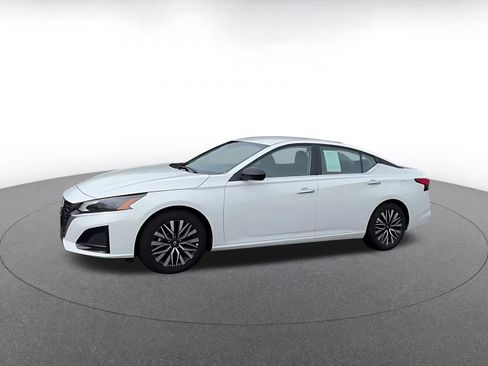 Used 2025 Nissan Altima 2.5 SV image 9