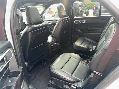 Used 2020 Ford Explorer XLT w/ Equipment Group 202A AWD/4WD image 12