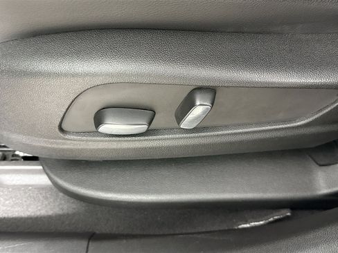 Used 2024 Cadillac XT6 Luxury image 22