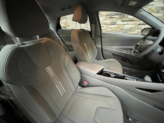 Certified 2023 Hyundai Elantra Blue FWD image 17
