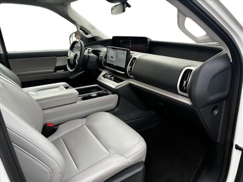 Used 2025 Ford Expedition Max Active AWD/4WD image 17