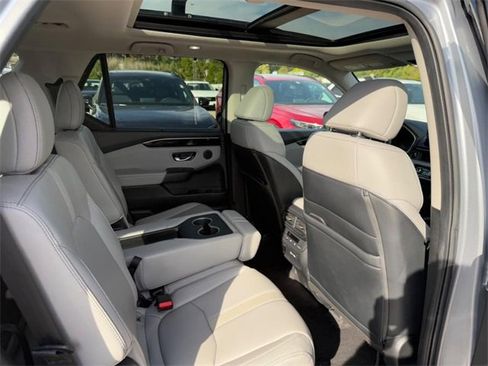 Used 2023 Honda Pilot Touring image 11