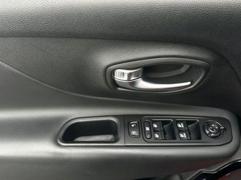 Used 2021 Jeep Cherokee Latitude Plus image 11