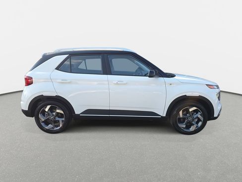 New 2026 Hyundai Venue SEL FWD image 4