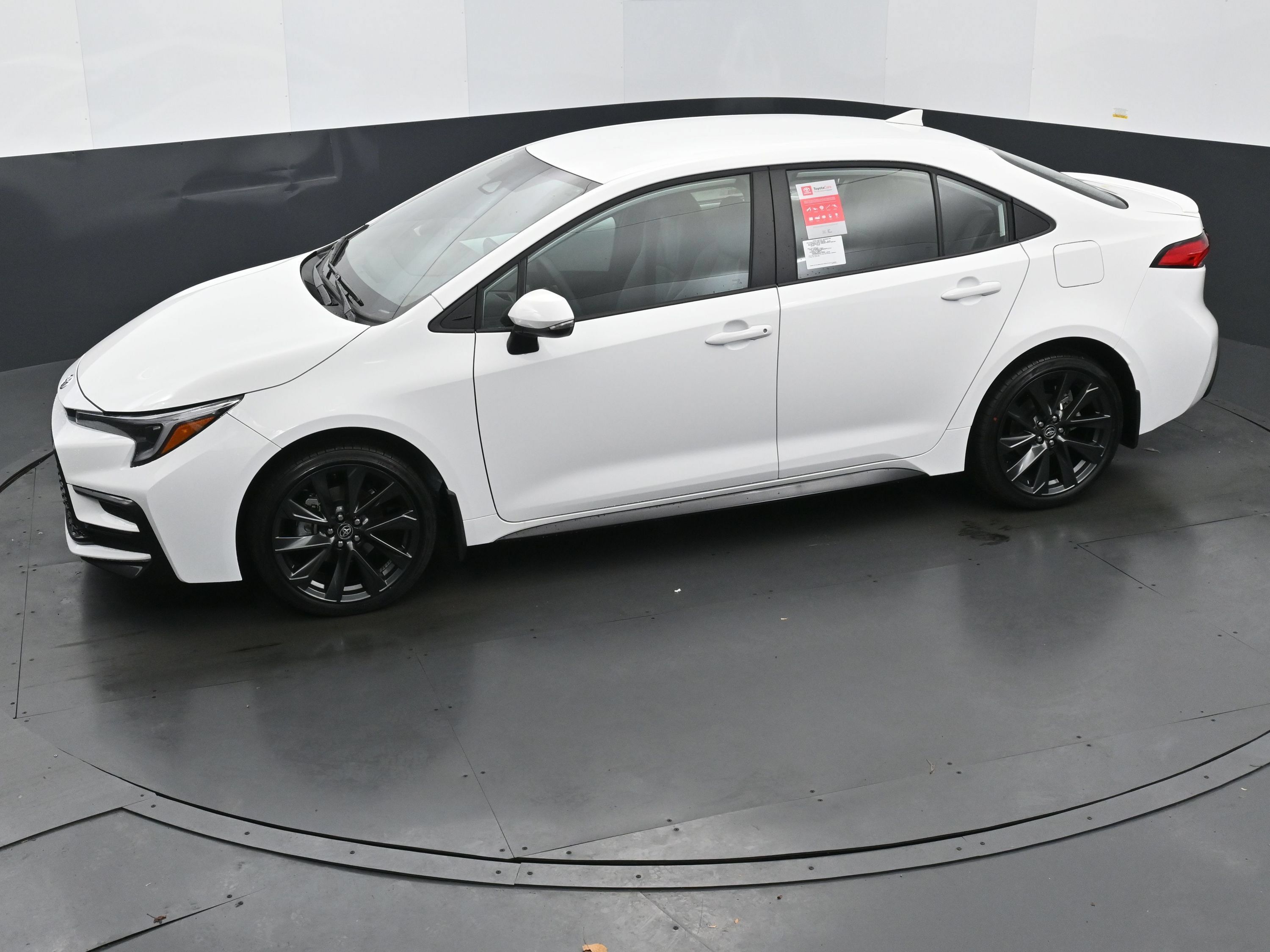 Used 2026 Toyota Corolla SE FWD image 29