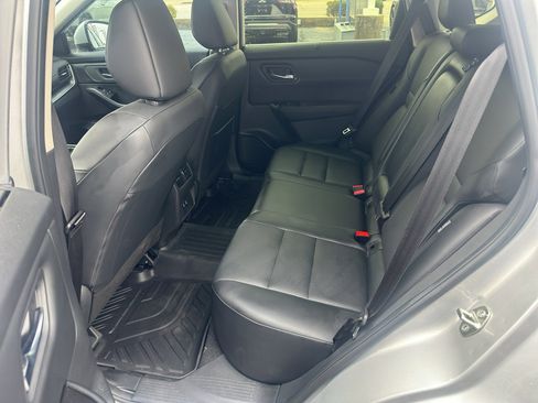 Used 2024 Nissan Rogue SV w/ SV Premium Package image 10