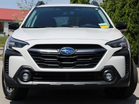 Used 2023 Subaru Outback Premium AWD/4WD image 2