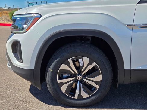 New 2026 Volkswagen Atlas Cross Sport SE FWD image 5