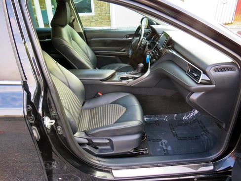 Used 2023 Toyota Camry SE FWD image 12