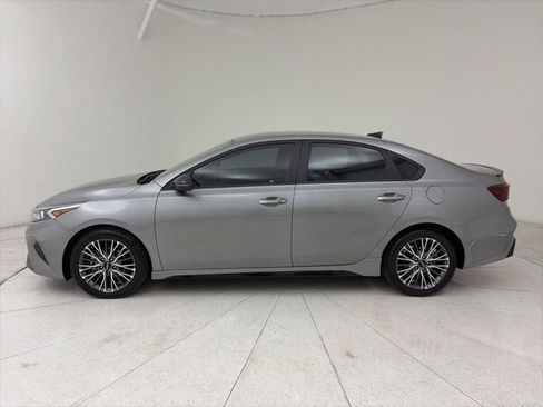 Used 2022 Kia Forte GT-Line FWD image 2