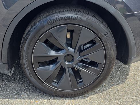 Used 2025 Tesla Model Y Long Range image 32