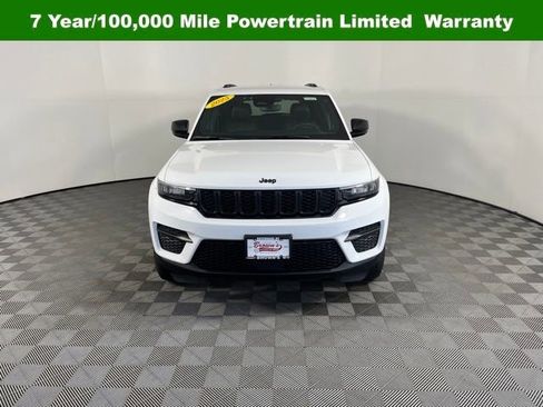 Used 2023 Jeep Grand Cherokee Altitude image 2